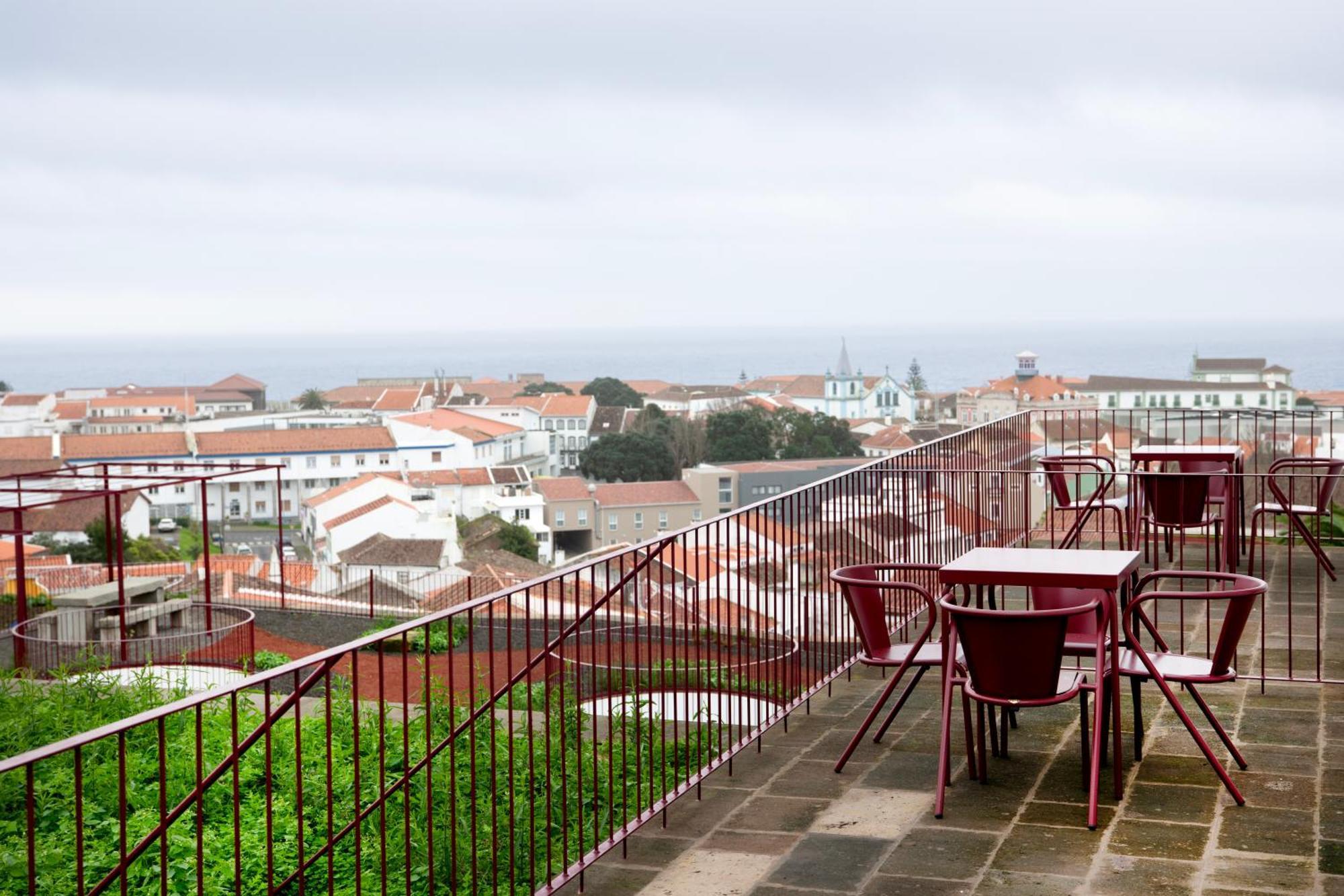Angra + Angra do Heroísmo Exterior foto