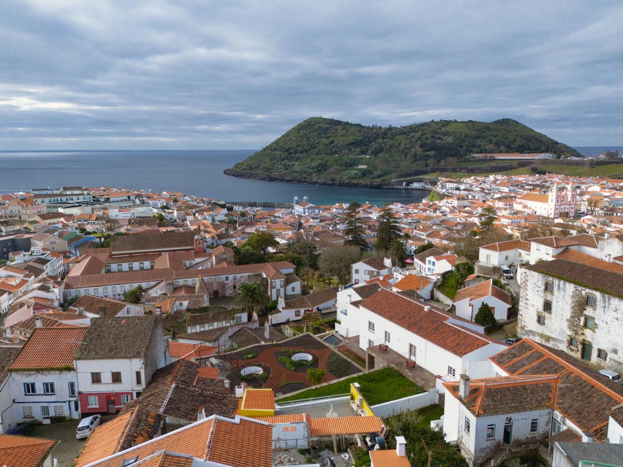 Angra + Angra do Heroísmo Exterior foto