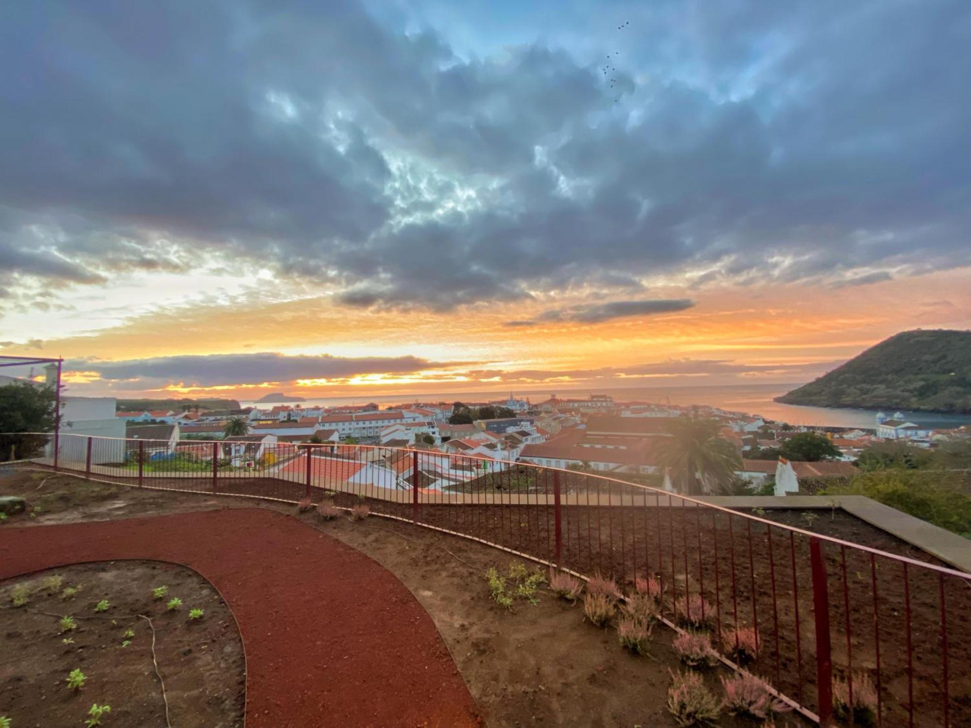 Angra + Angra do Heroísmo Exterior foto