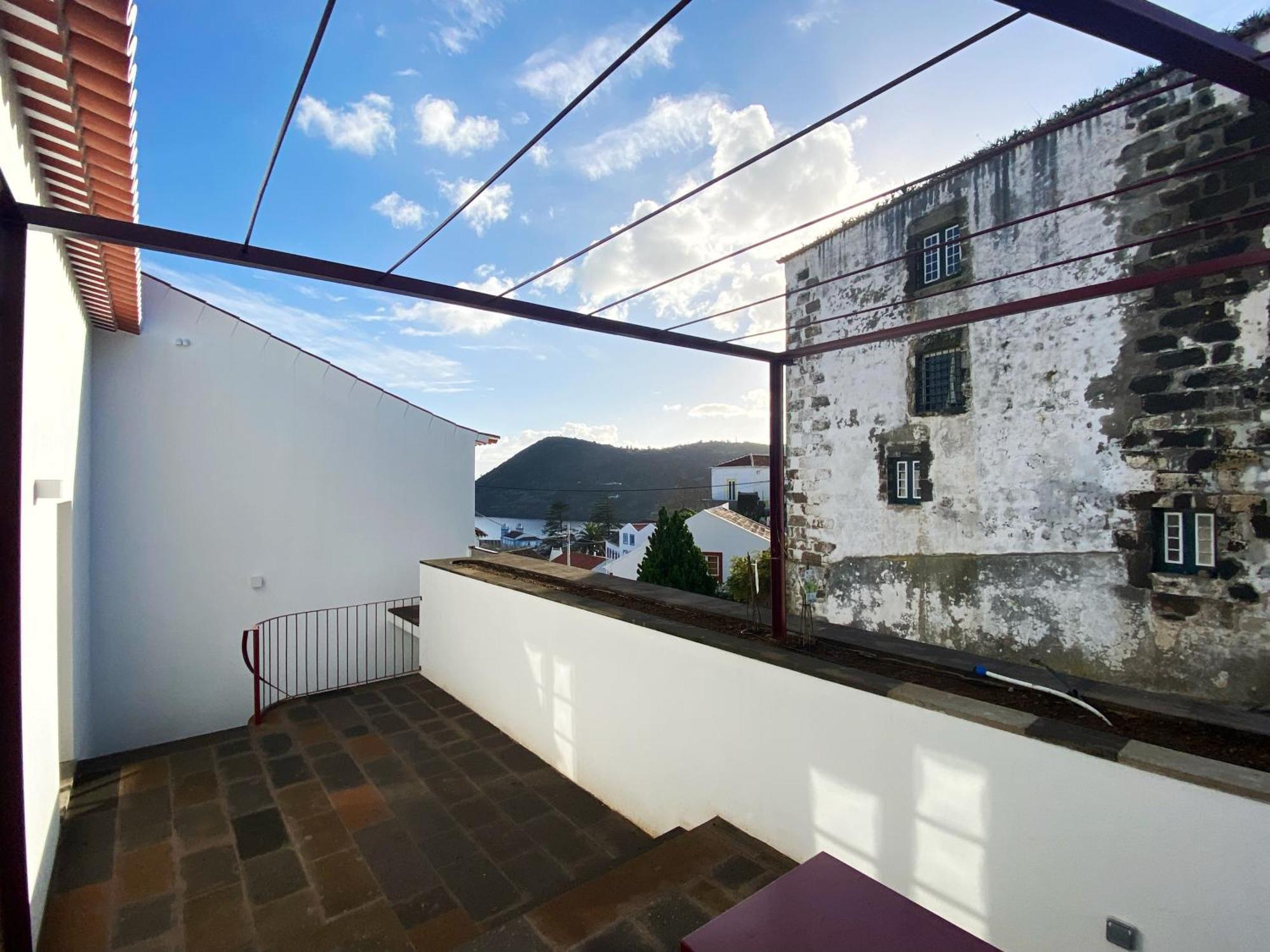 Angra + Angra do Heroísmo Quarto foto