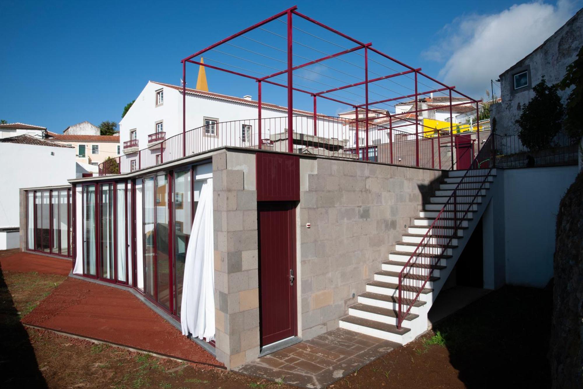Angra + Angra do Heroísmo Exterior foto